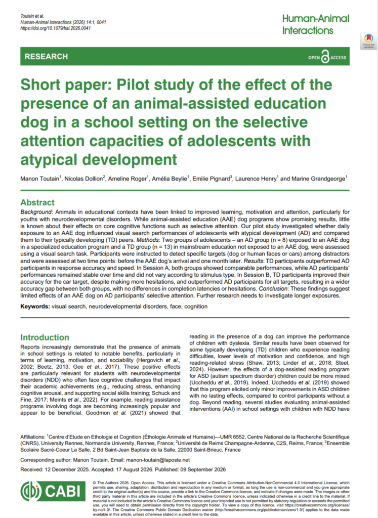 Effets de la présence d'un chien partenaire  en milieu scolaire sur les capacités d'attention sélective des adolescents au développement atypique